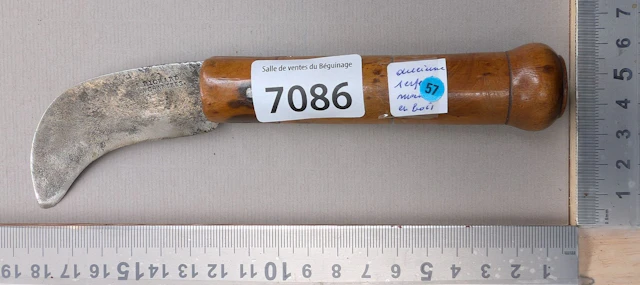 Antique pruning knife with wooden handle (folding) - See photos for