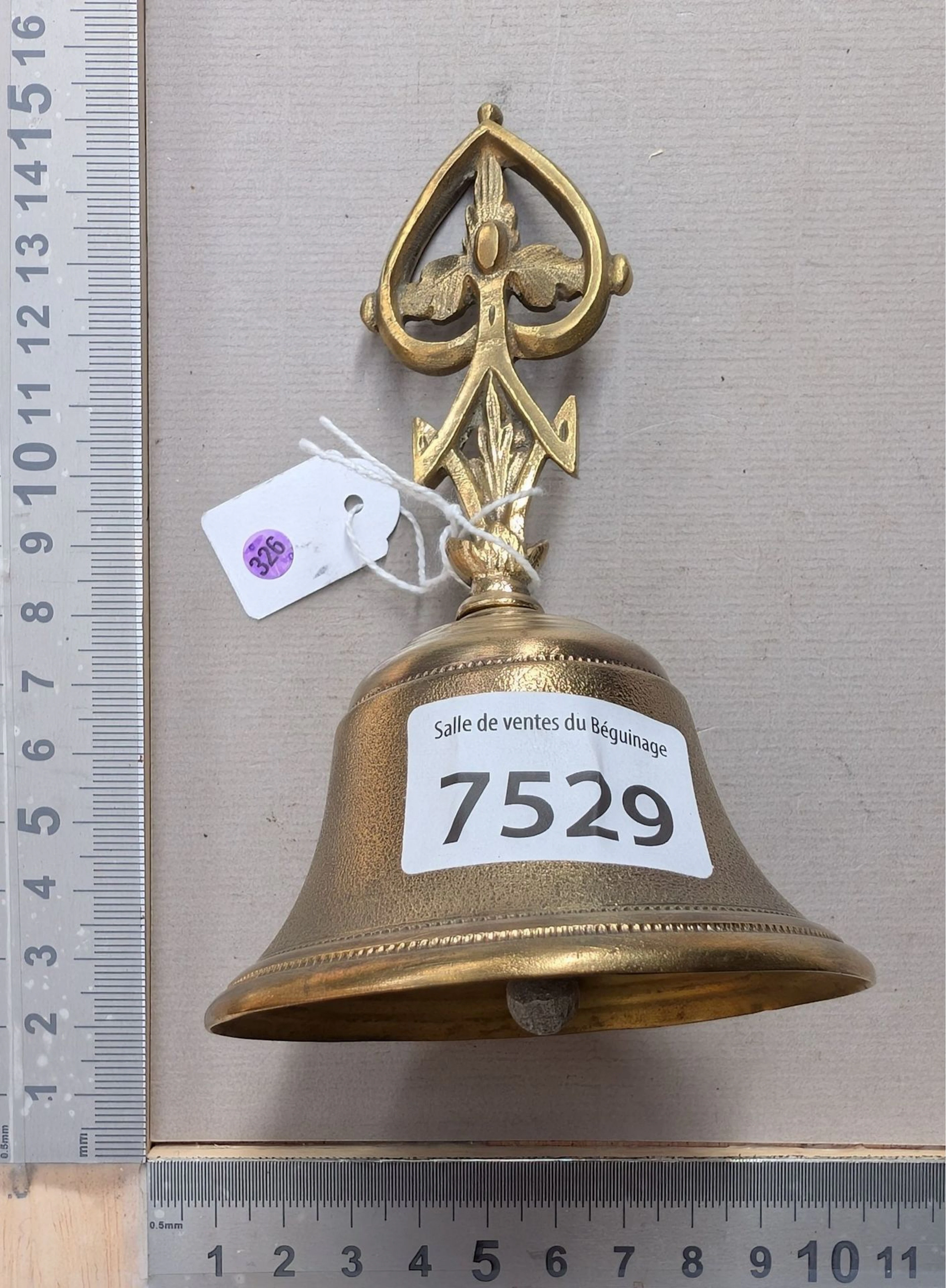 1 pretty little bronze bell—see photos for dimensions and condition