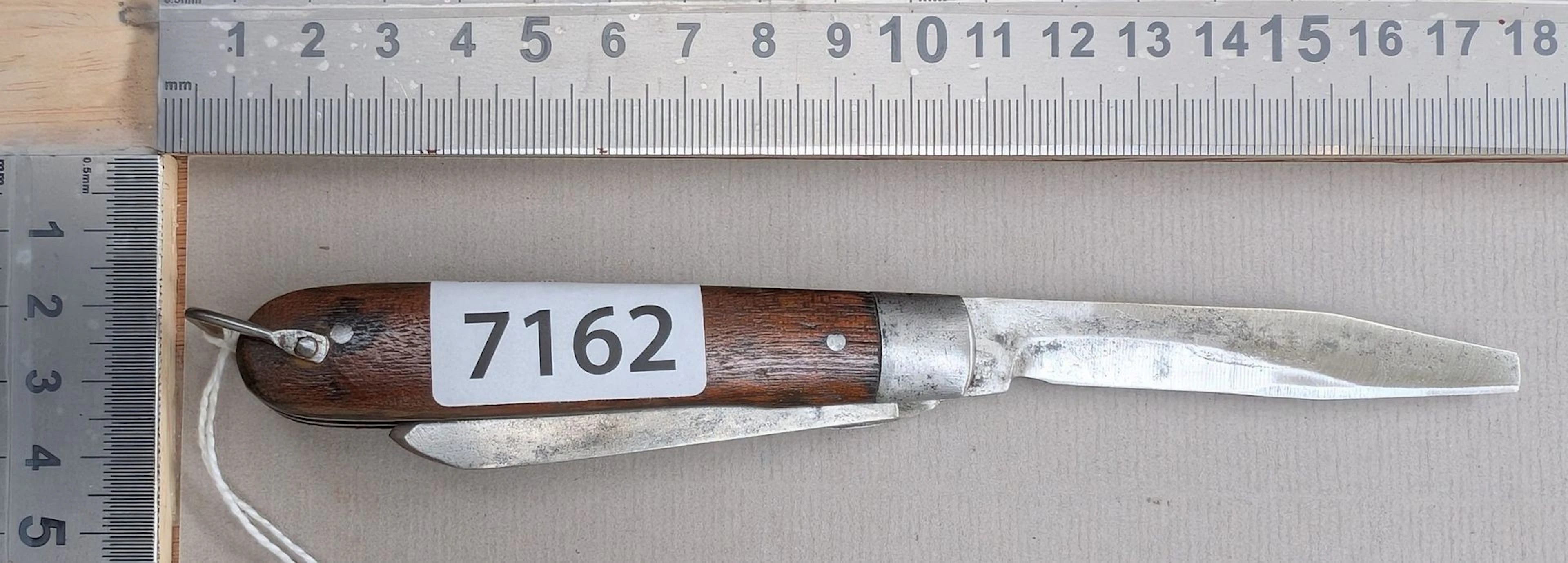 Antique pocket knife with wooden handle (folding) - See photos for
