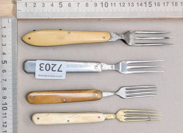 4 folding forks with corkscrew - See photos for dimensions and condition