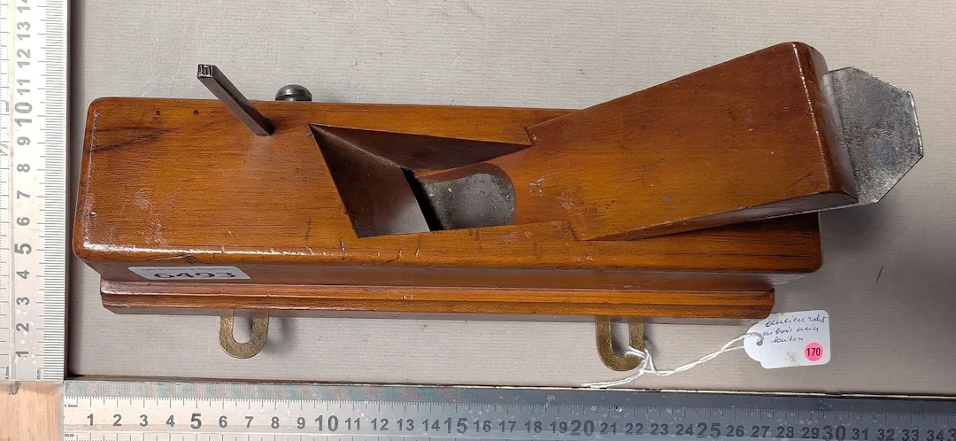 1 antique plane—see photos for dimensions and condition