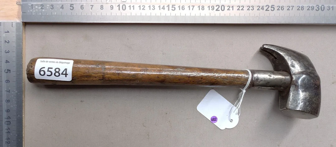 1 farrier's hammer - See photos for dimensions and condition