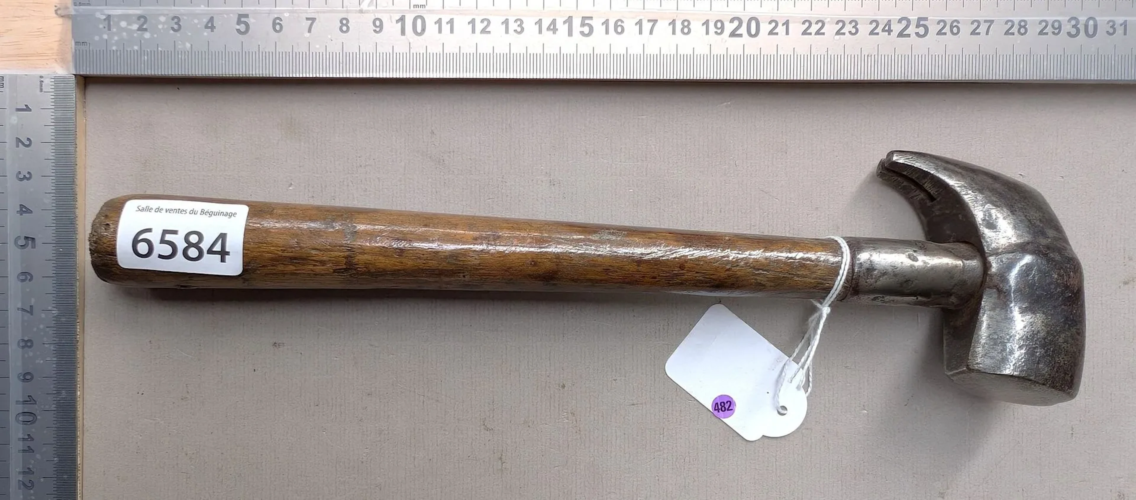 1 farrier's hammer - See photos for dimensions and condition