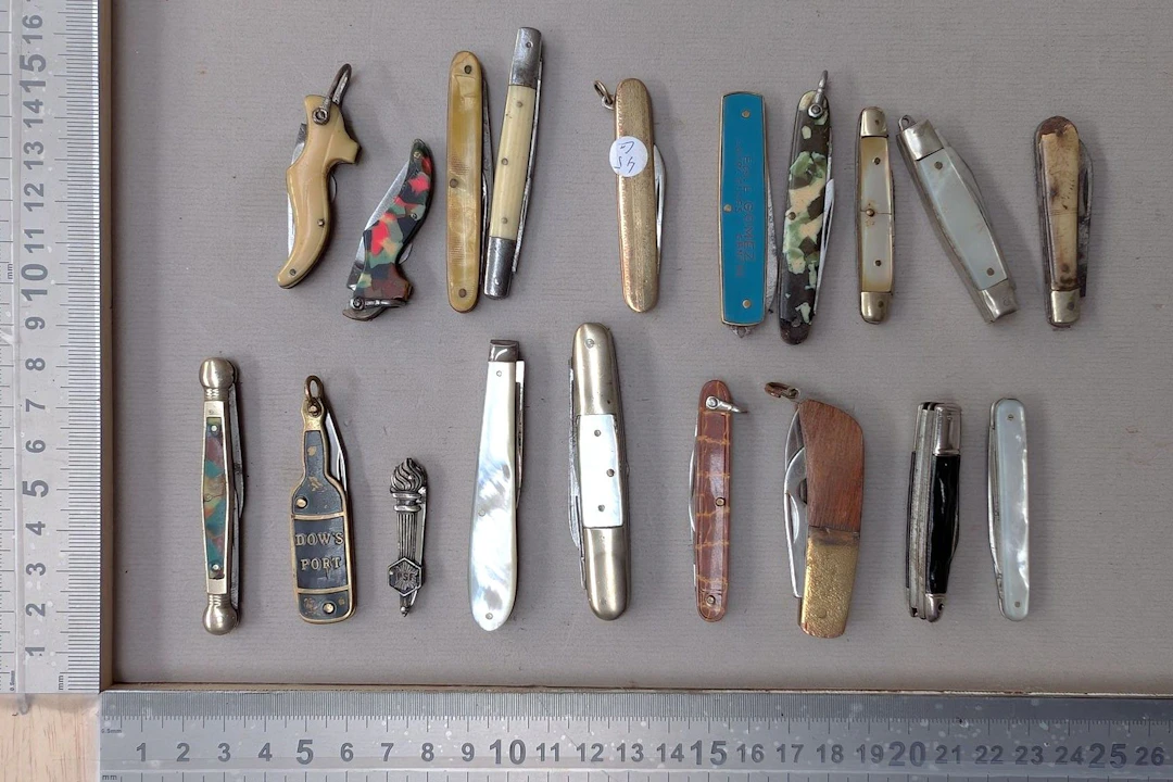 18 antique knives—see photos for dimensions and condition