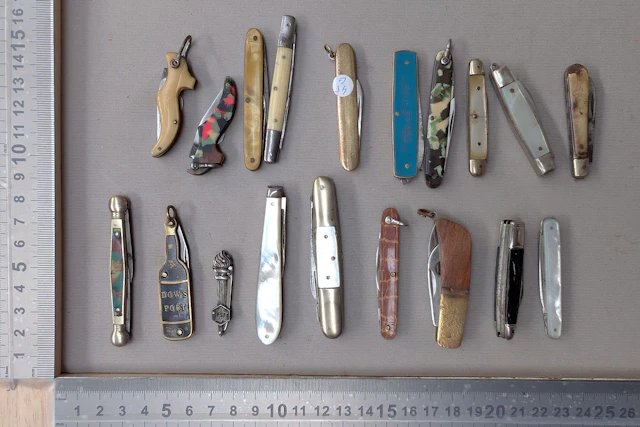 18 antique knives—see photos for dimensions and condition