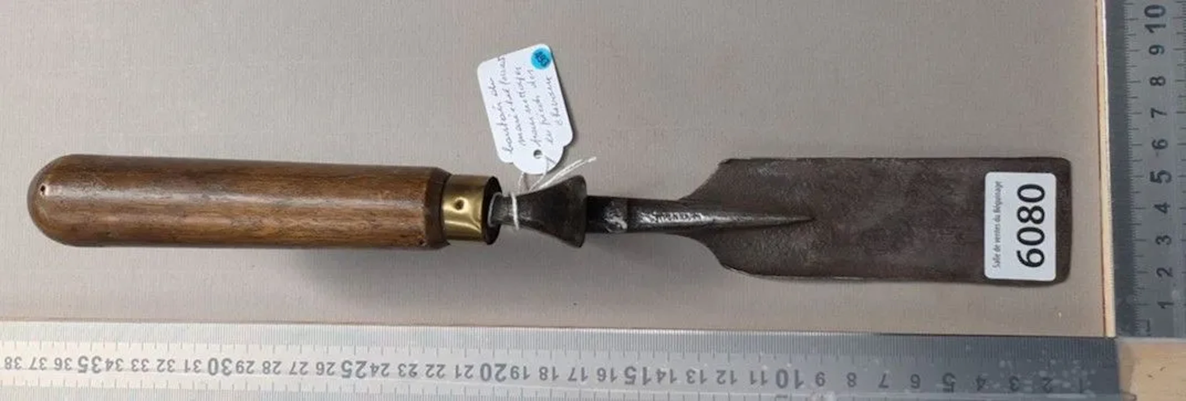 1 farrier's hoof pick for cleaning horses' hooves—see photos for dimensions