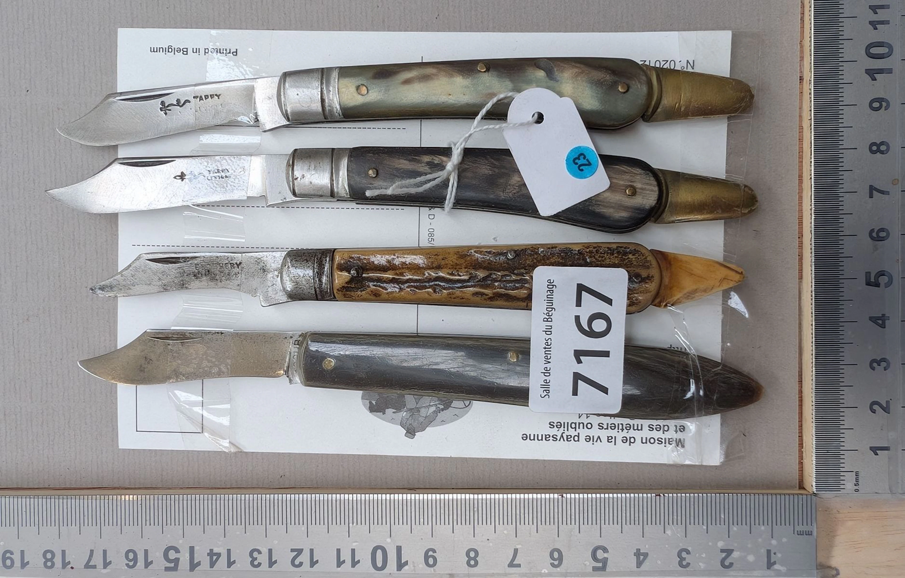 4 folding knives with horn handles (for carving) - See photos for