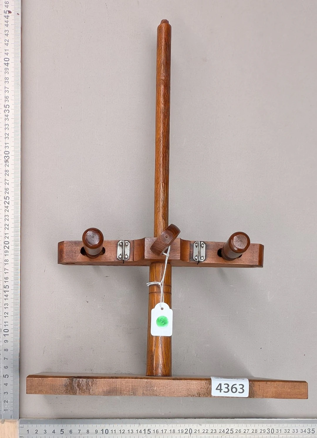 1 wooden luthier's vise—see photos for dimensions and condition
