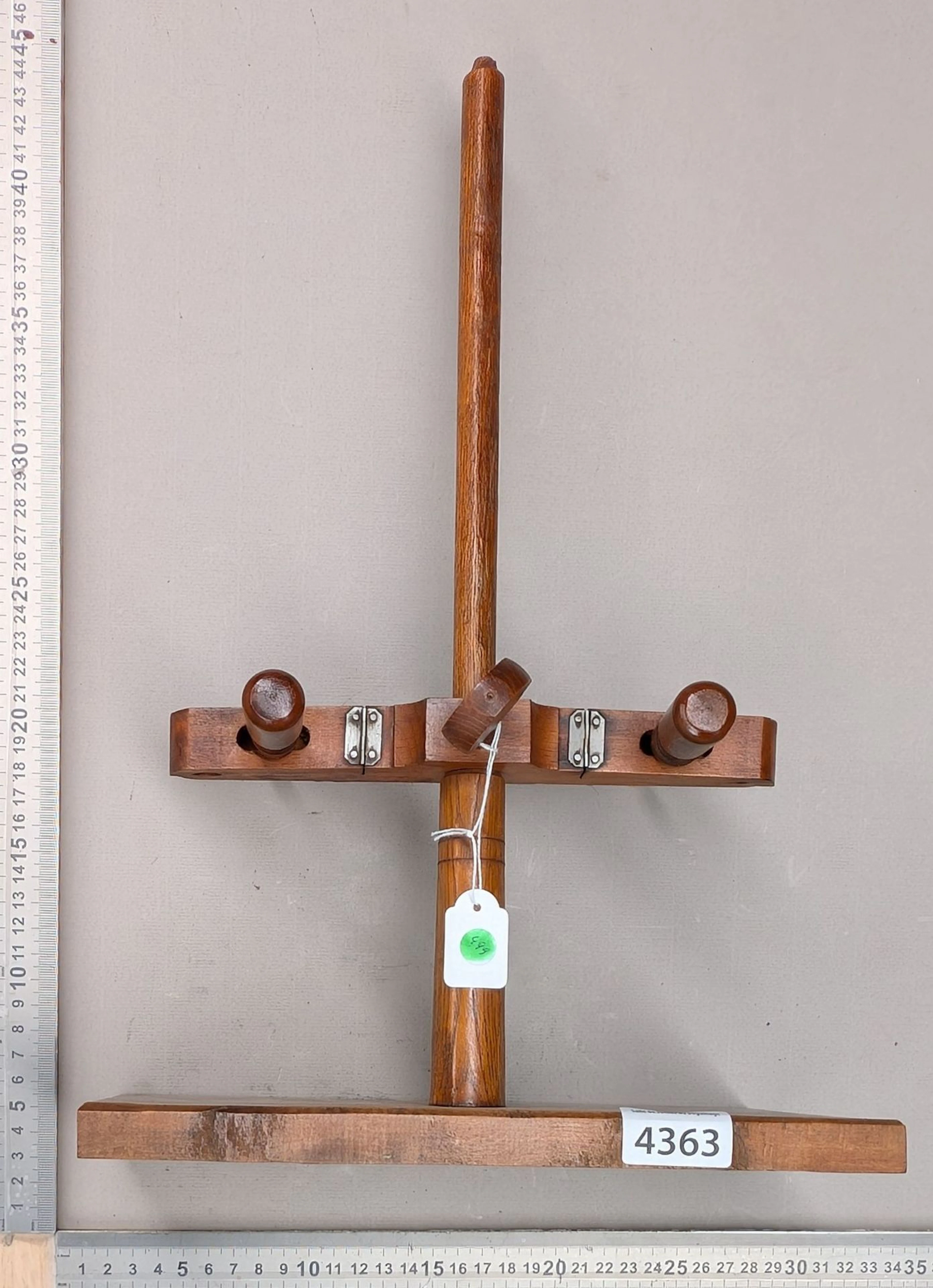 1 wooden luthier's vise—see photos for dimensions and condition