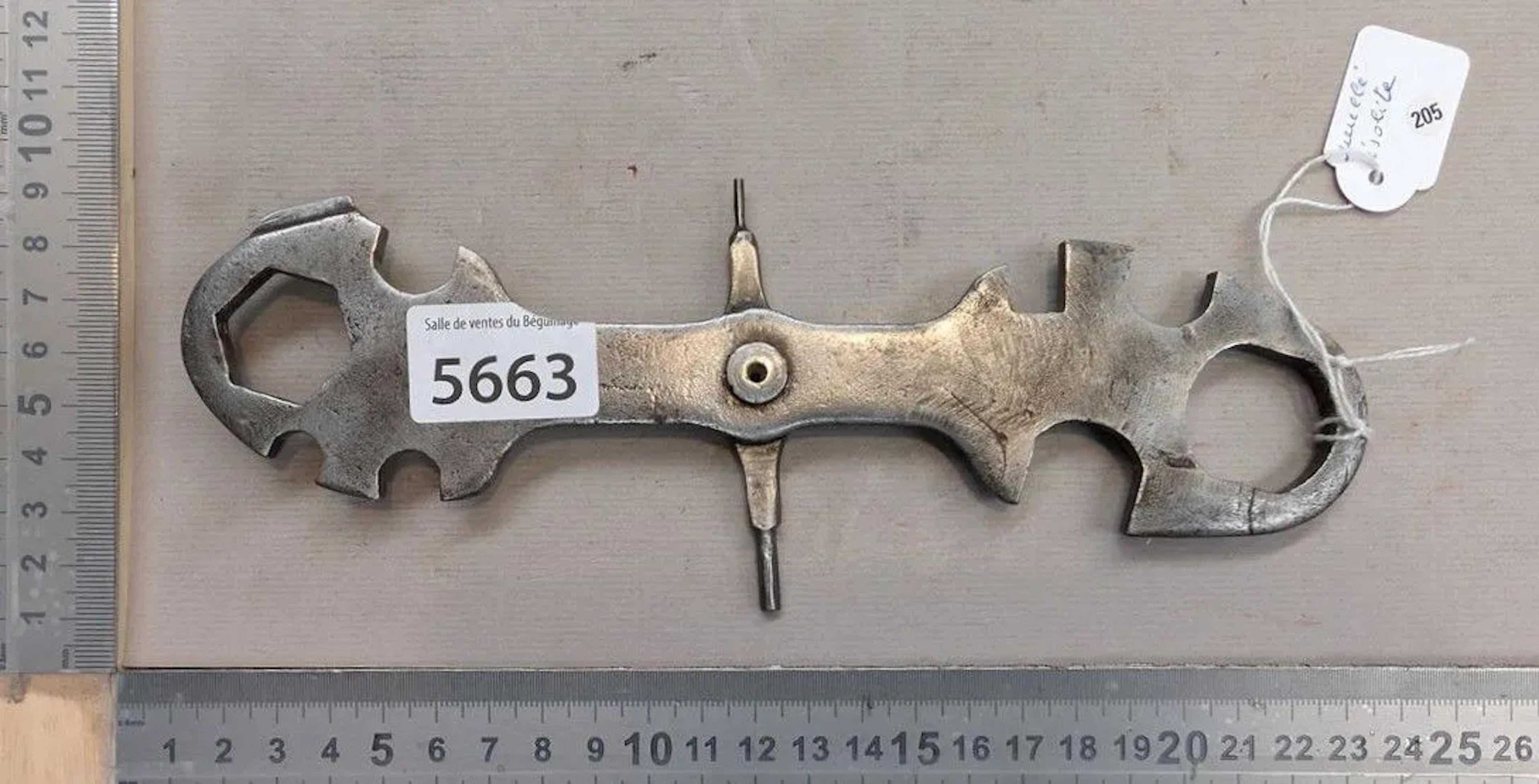 A unique antique key—see photos for dimensions and condition