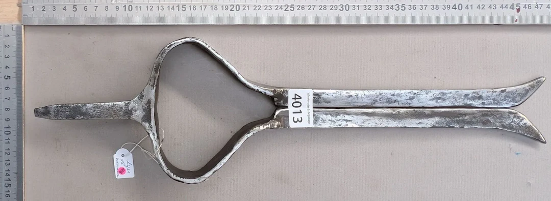 1 basket-making tool—see photos for dimensions and condition