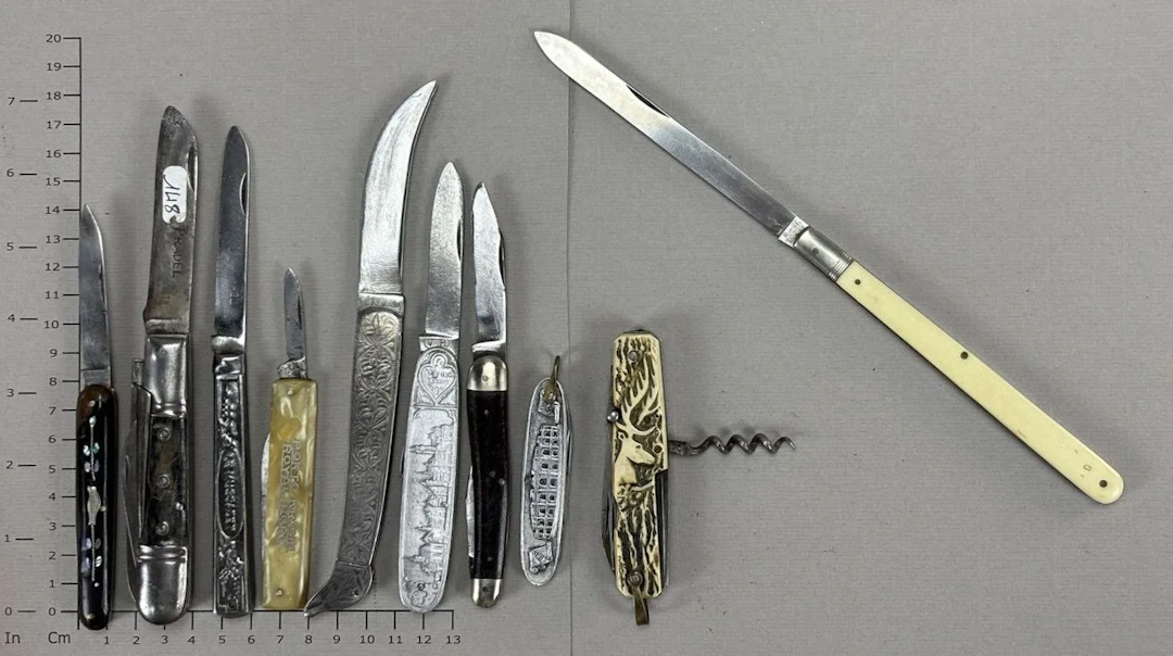 Set of antique knives or pocket knives—see photos for dimensions and condition