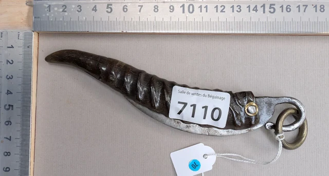 Antique fish knife with a horn handle (folding) - See photos for dimensions