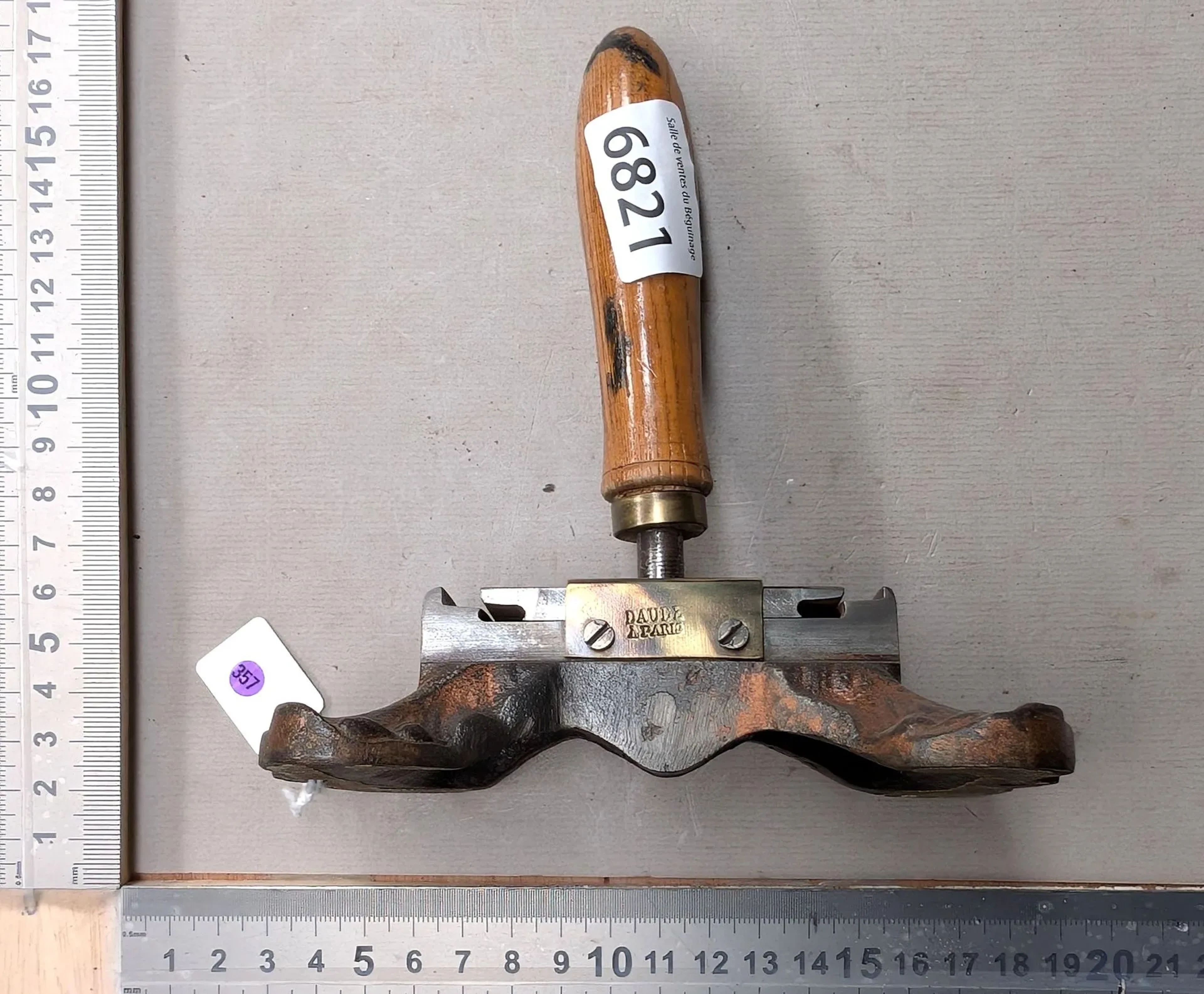 1 antique shoelace crimper (shoemaker's tool) — See photos for dimensions