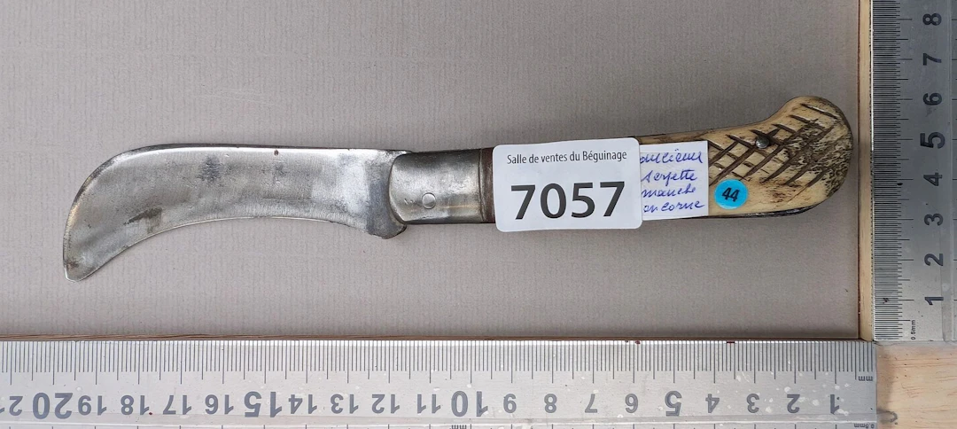 Antique pruning knife with a horn handle (folding) - See photos for