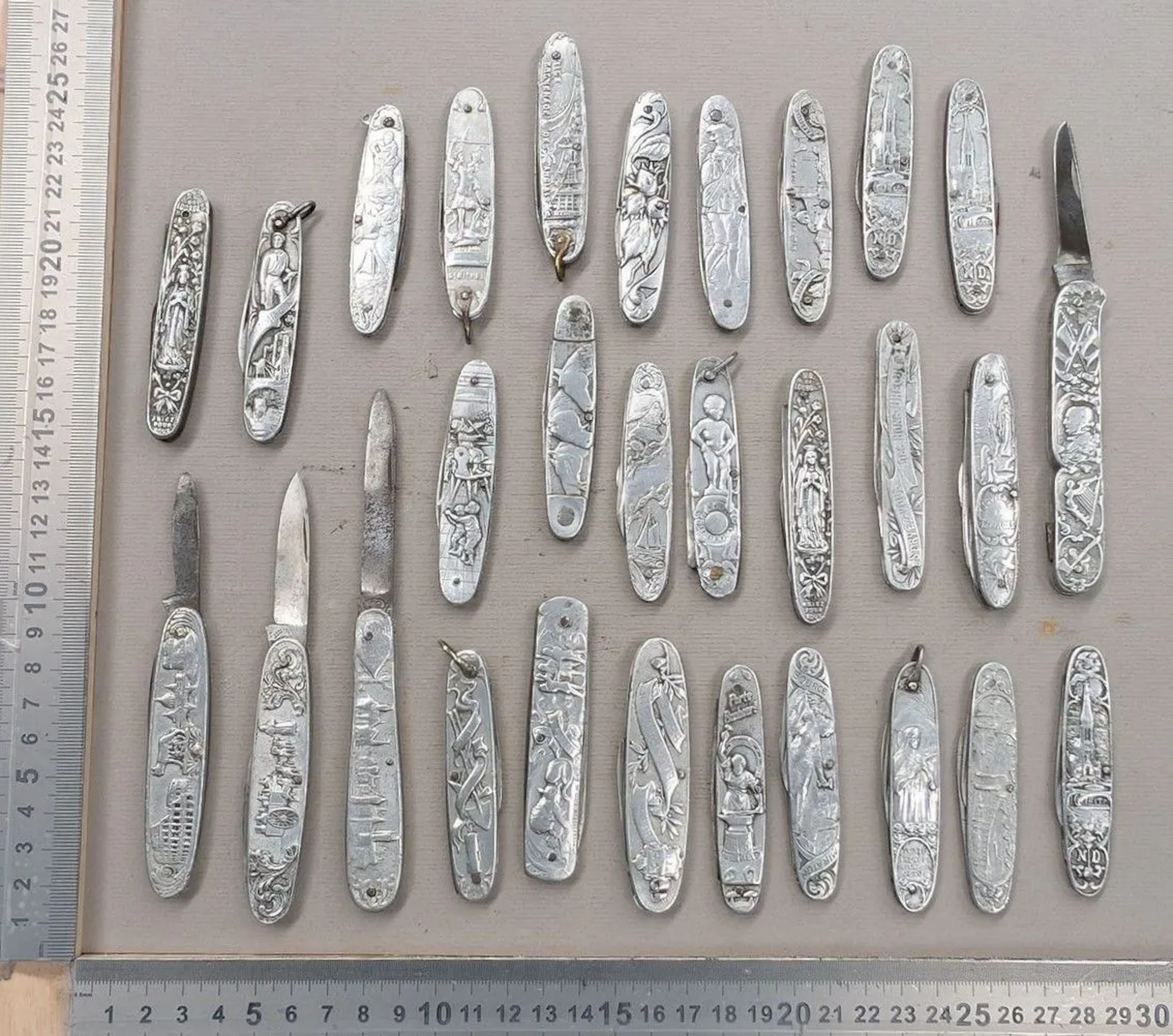 Set of antique pocket knives—see photos for dimensions and condition