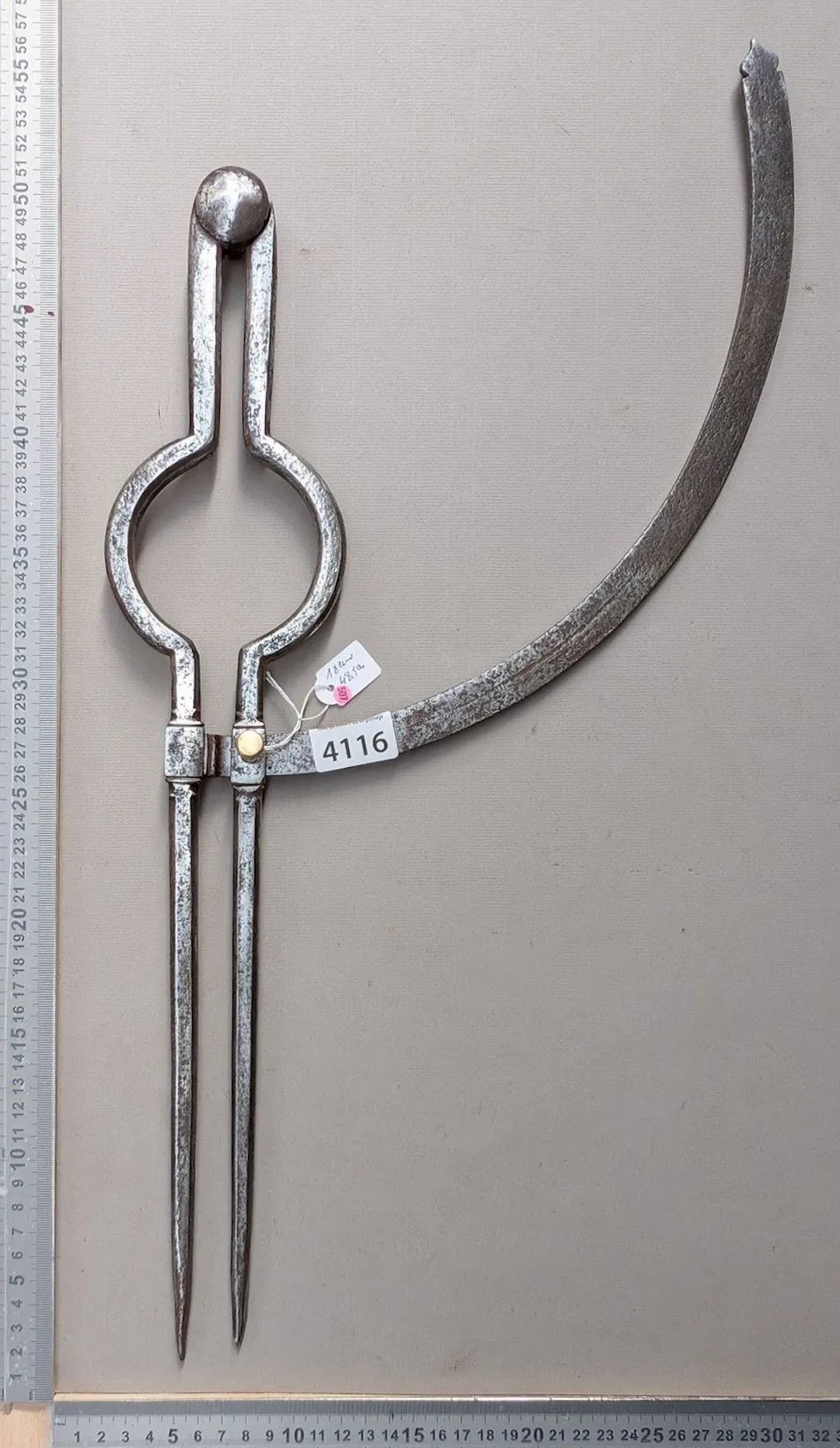1 antique wrought-iron compass from the 18th century—see photos for