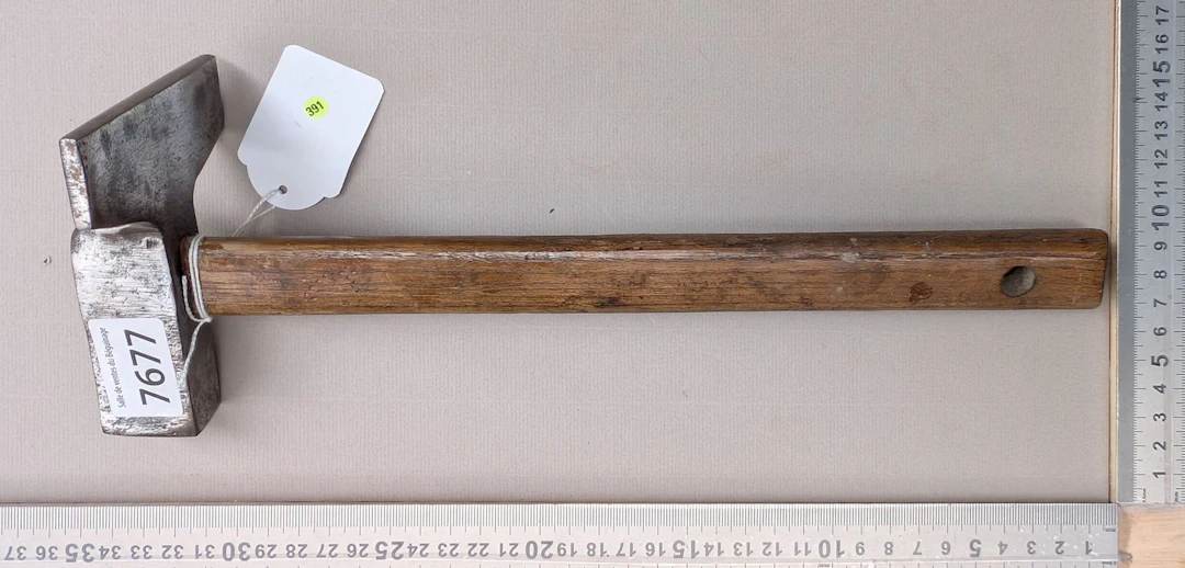 1 steel hammer for sheet metal work—see photos for dimensions and condition
