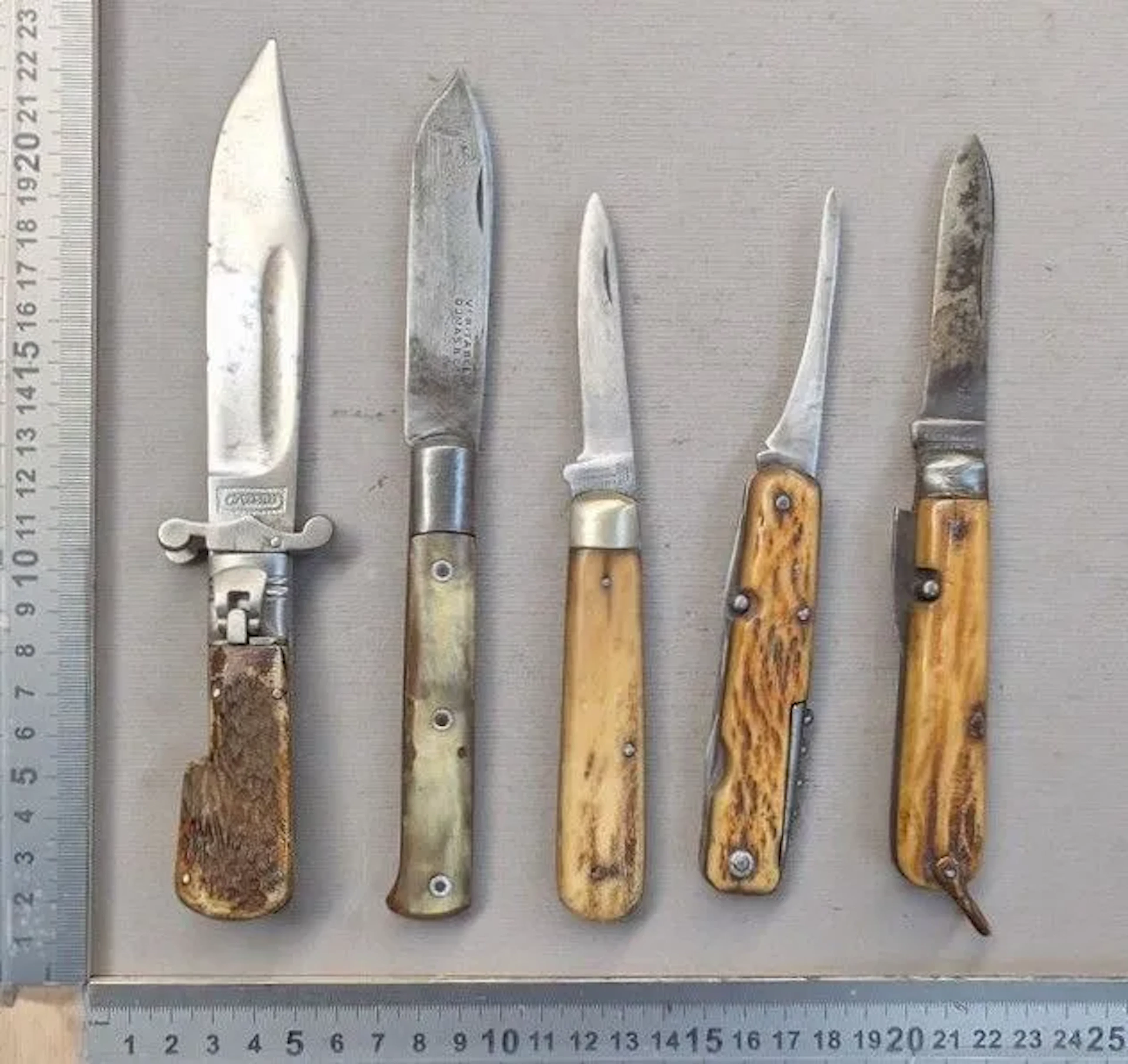 Set of 6 antique pocket knives with horn handles, circa 1900—see photos
