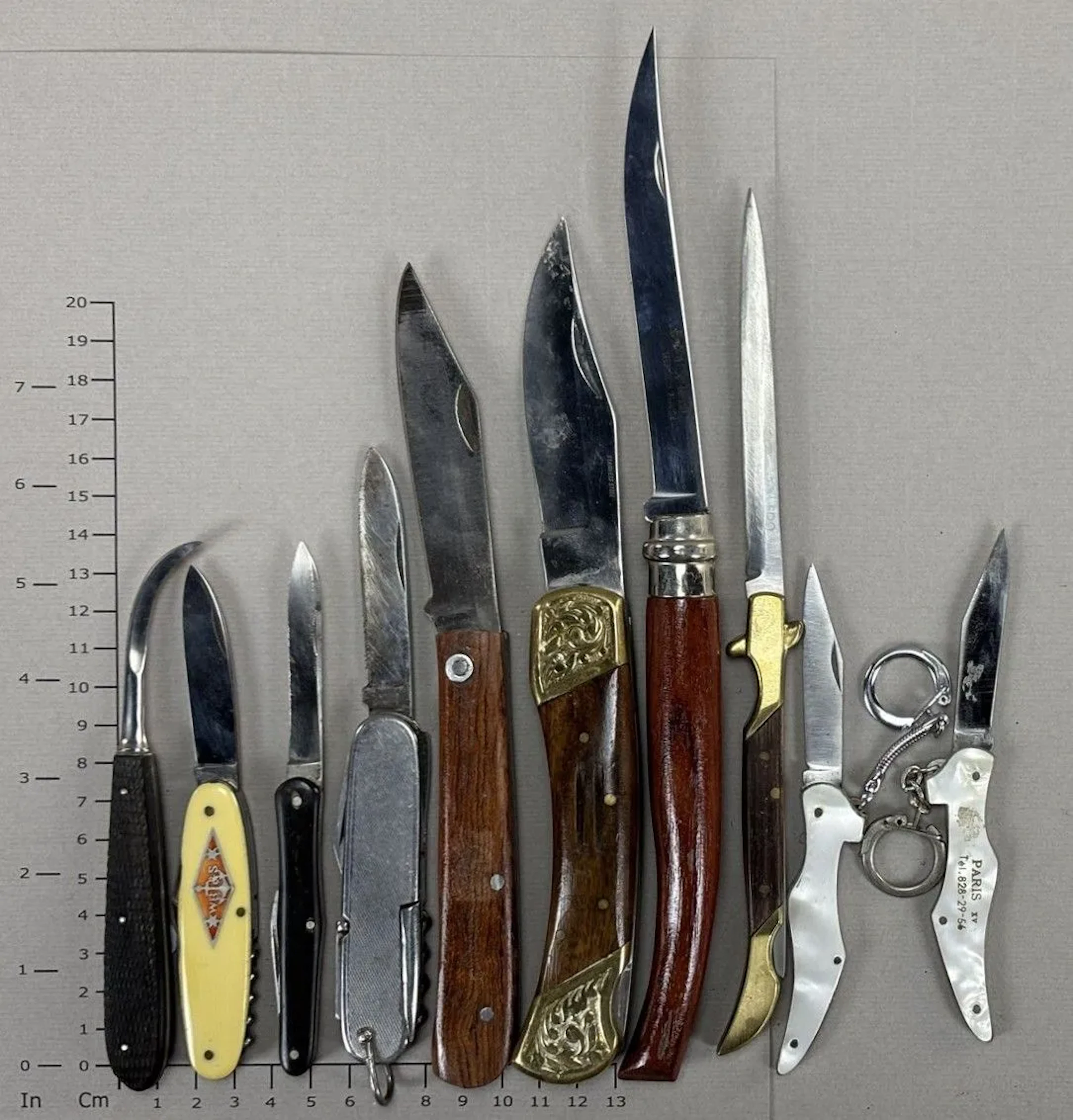 Set of antique knives or pocket knives—see photos for dimensions and condition