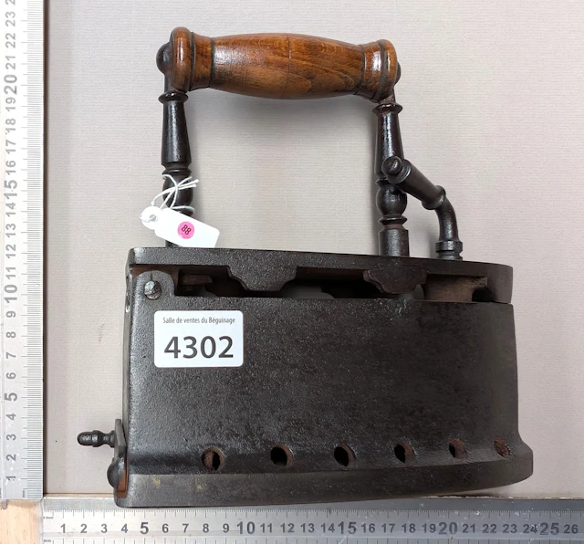 Antique iron - See photos for dimensions and condition