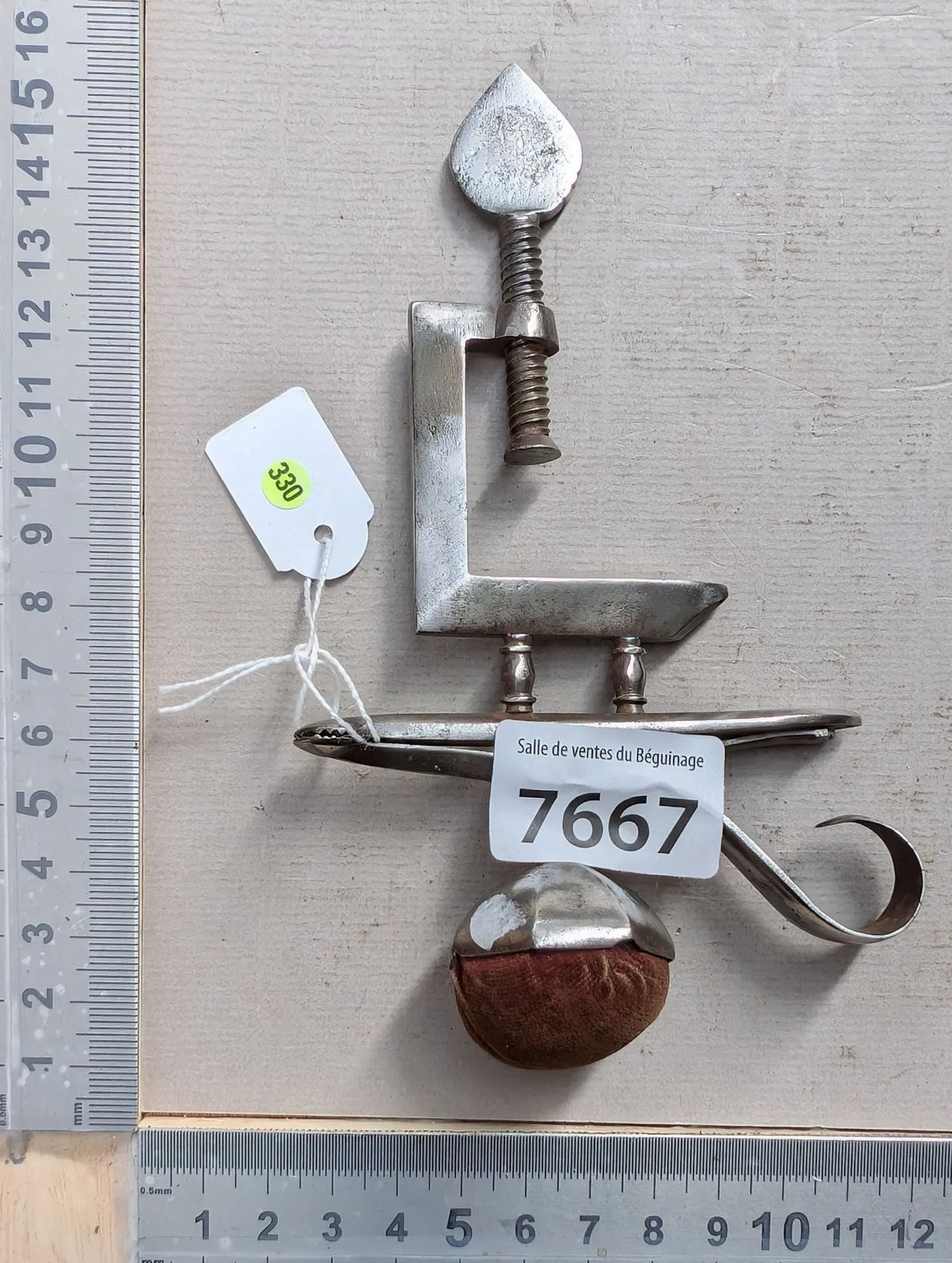1 forged brass-steel needle holder - See photos for dimensions and condition