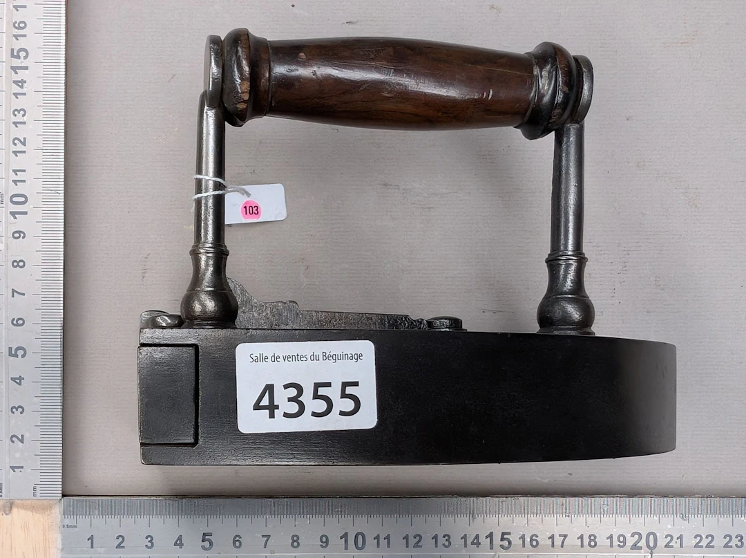 Antique iron - See photos for dimensions and condition