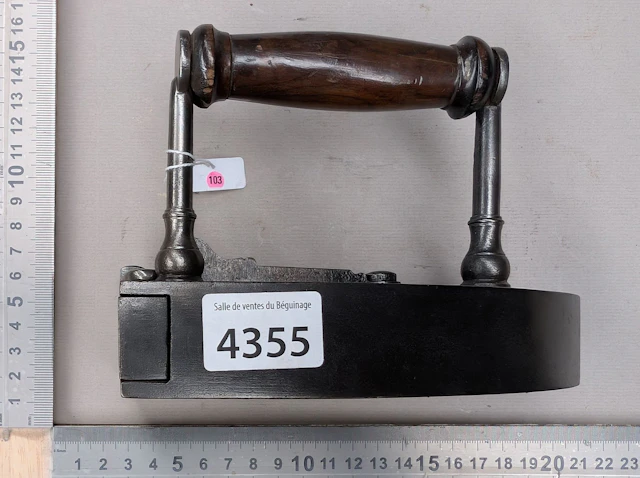 Antique iron - See photos for dimensions and condition