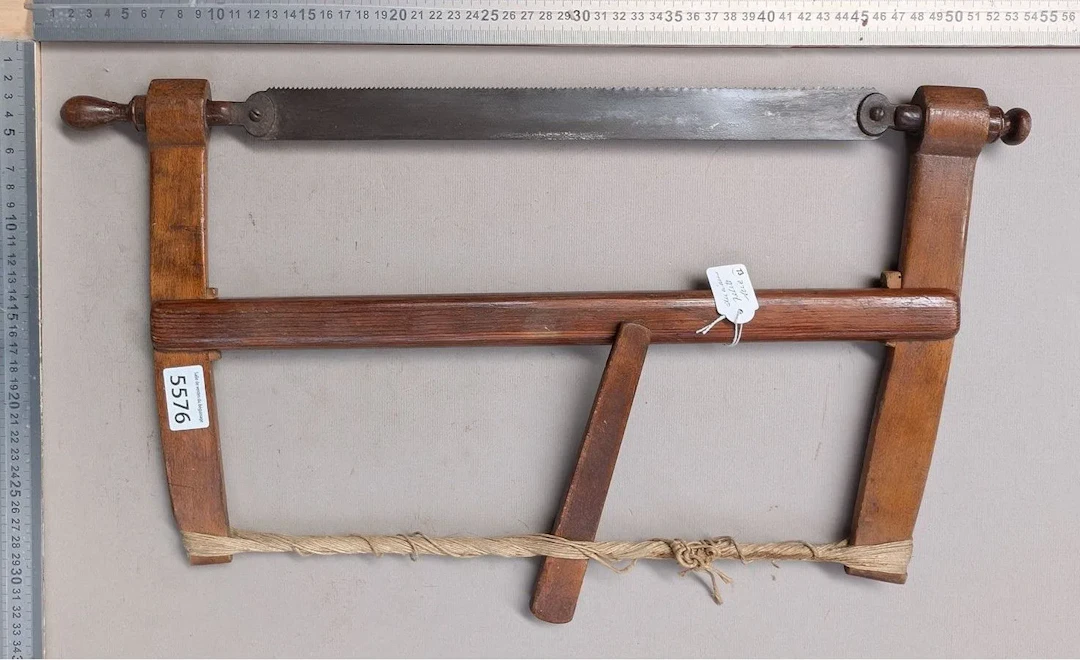 Cute little antique saw—see photos for dimensions and condition