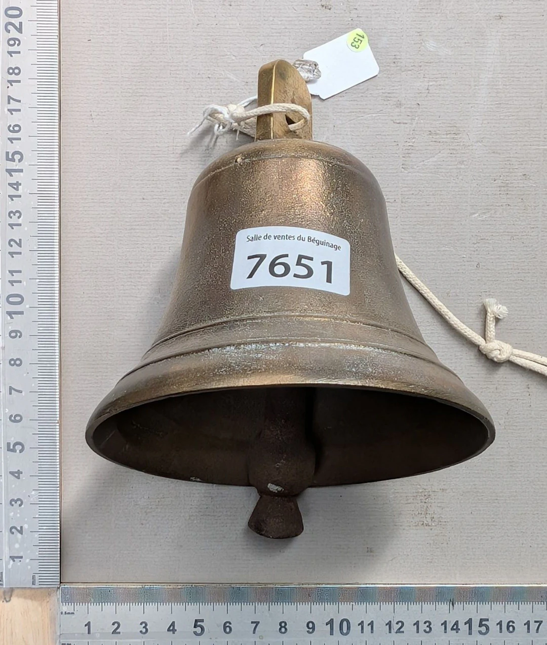 A very beautiful bronze bell—see photos for dimensions and condition