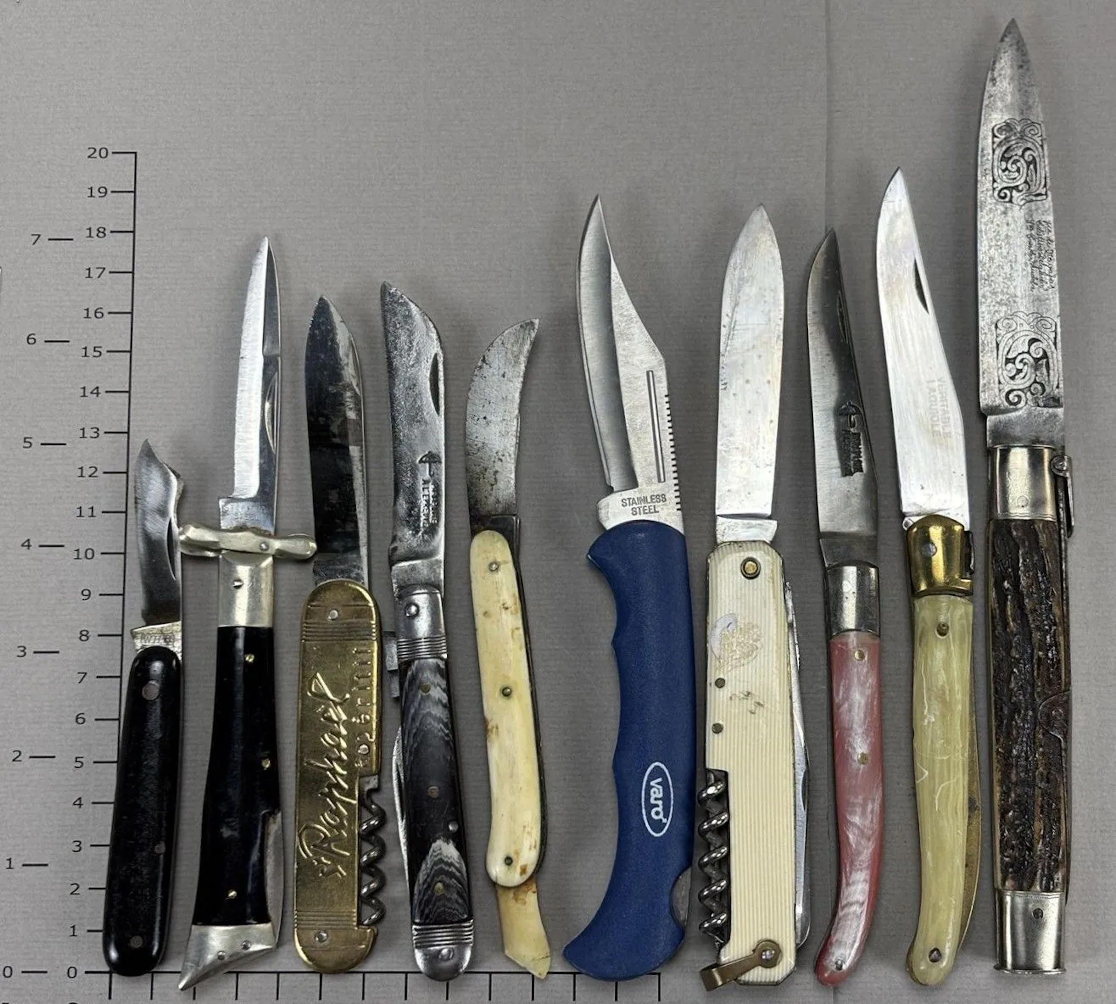 Set of antique knives or pocket knives—see photos for dimensions and condition