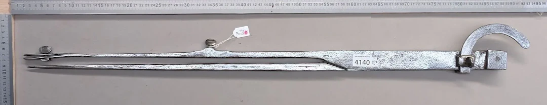 1 antique wrought-iron compass - See photos for dimensions and condition