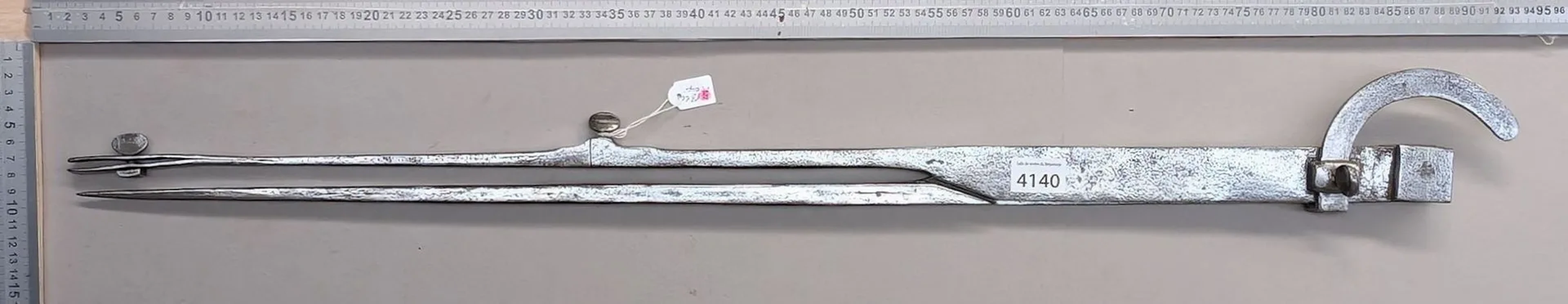 1 antique wrought-iron compass - See photos for dimensions and condition
