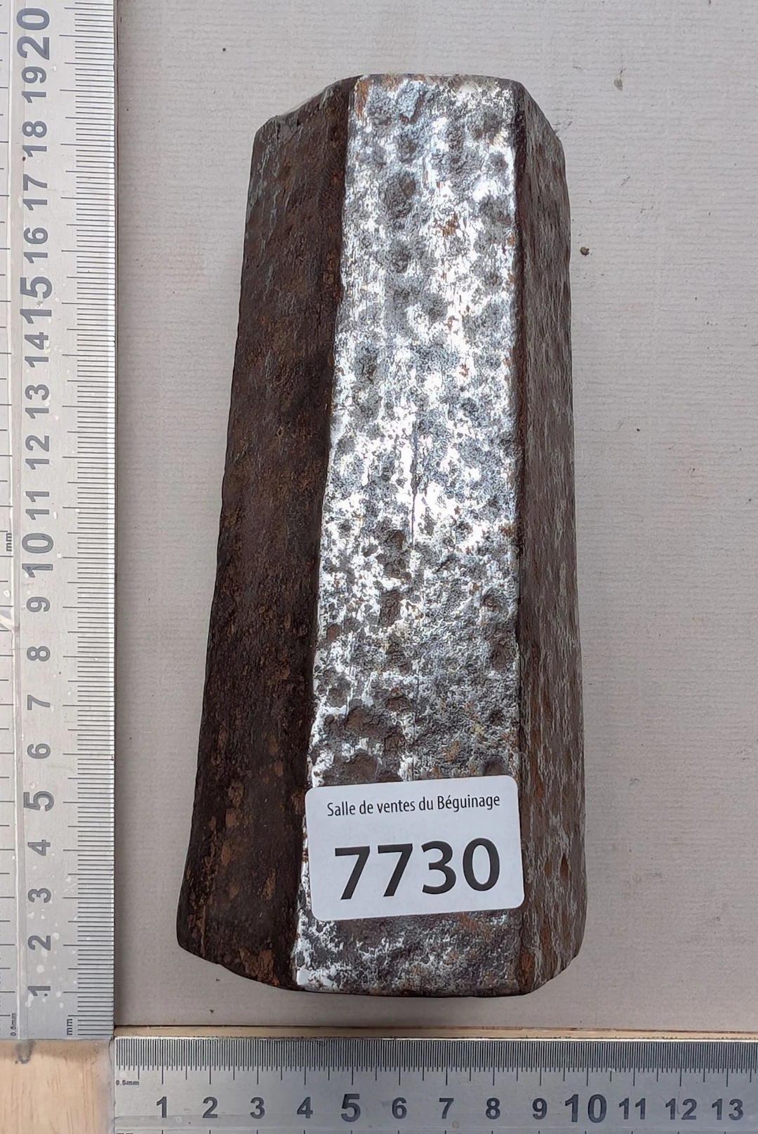 1 small antique hexagonal anvil, 3 kg 200 - See photos for dimensions