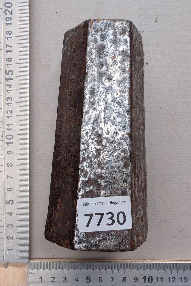 1 small antique hexagonal anvil, 3 kg 200 - See photos for dimensions