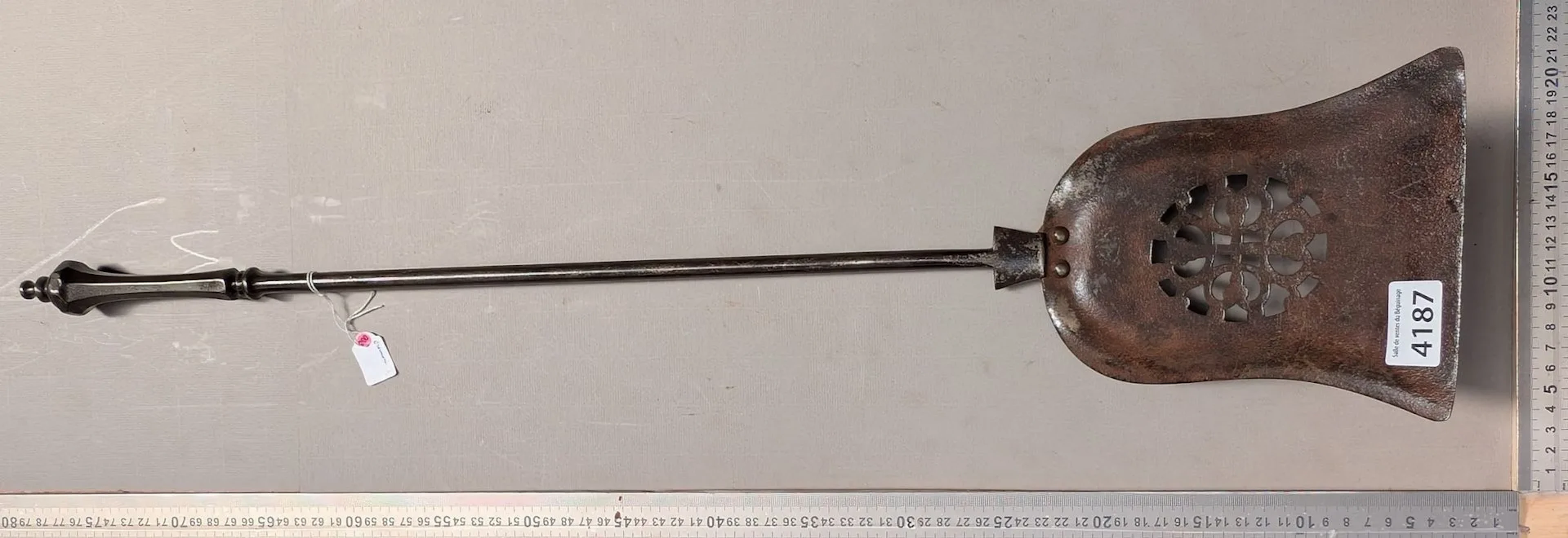 Antique kitchen utensil and fireplace - See photos for dimensions and condition