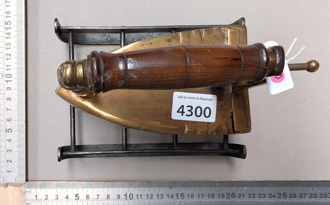 Antique iron - See photos for dimensions and condition