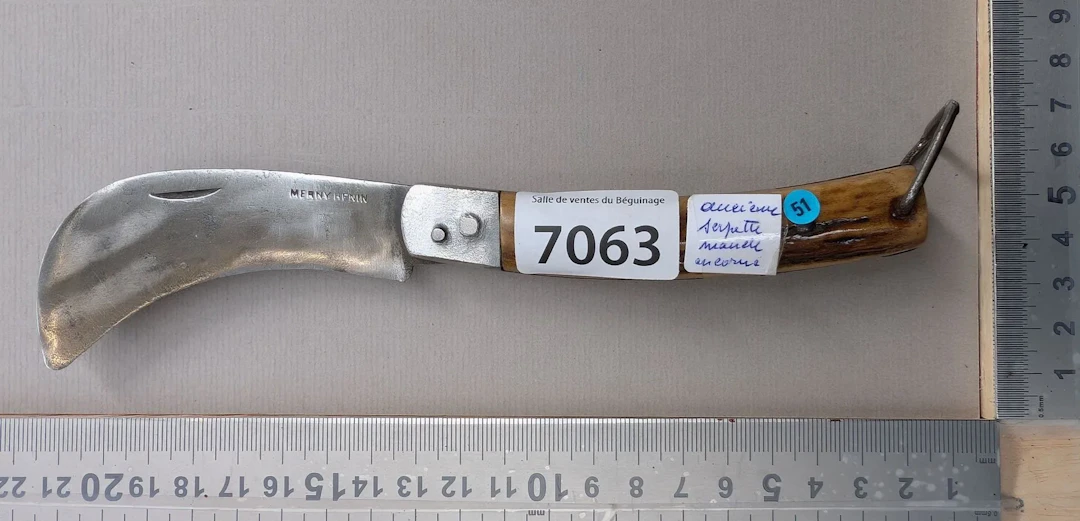 Antique pruning knife with a horn handle (folding) - See photos for