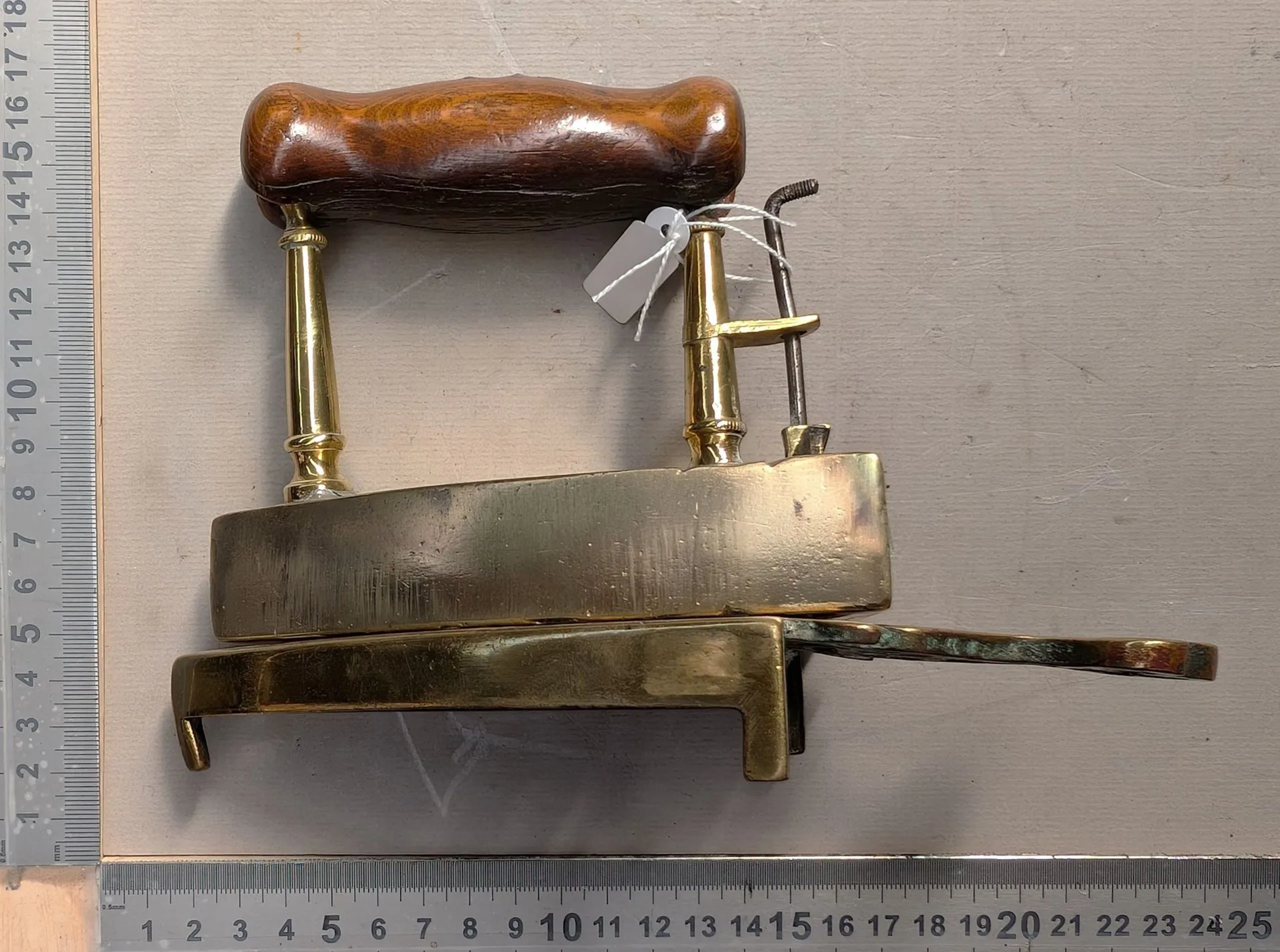 Vintage iron - See photos for dimensions and condition