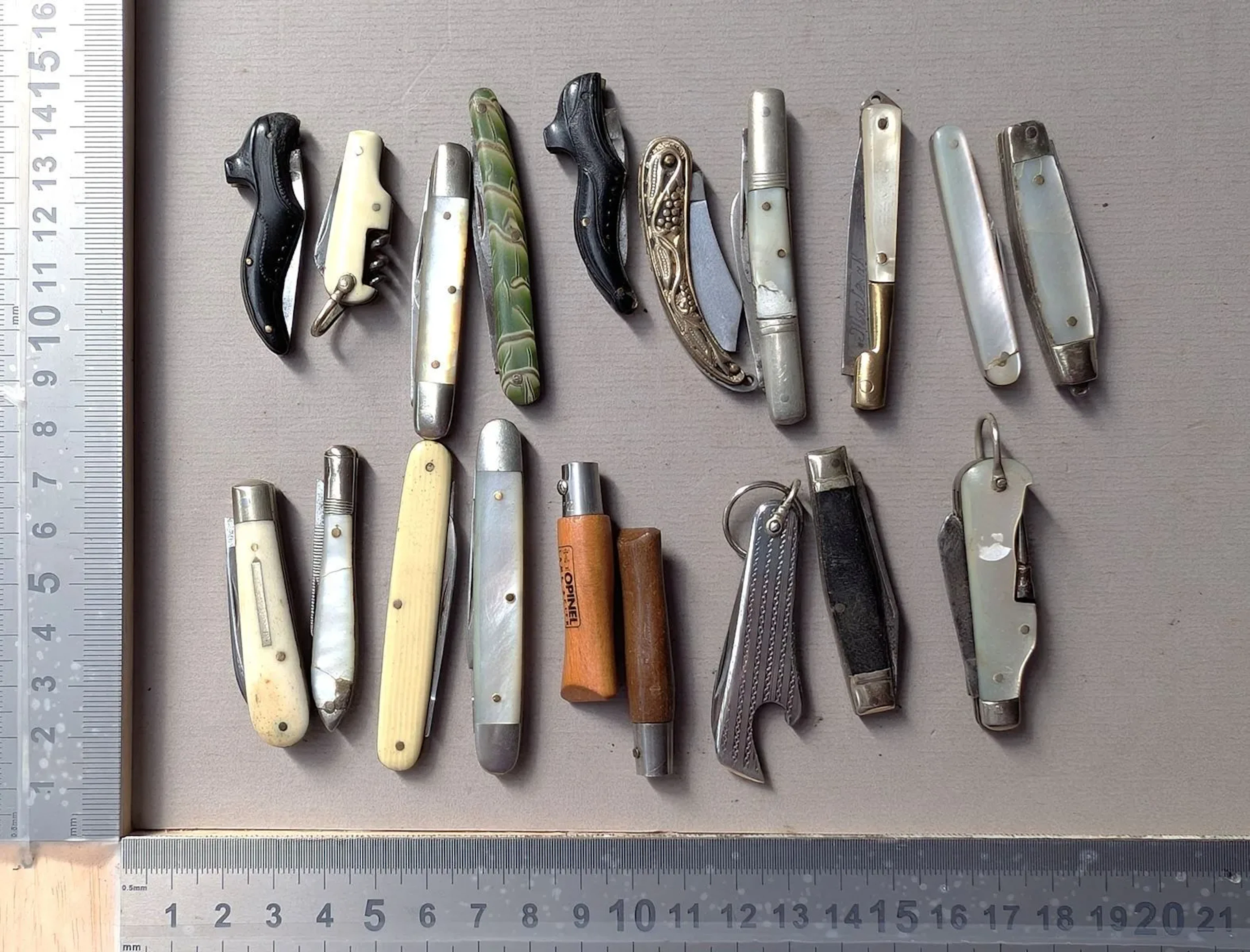 18 antique knives—see photos for dimensions and condition