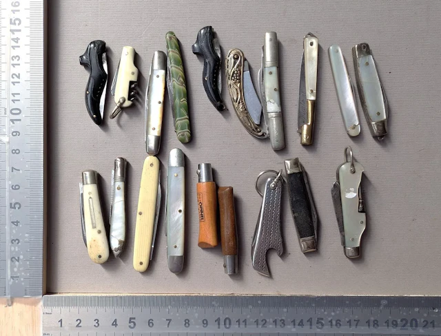 18 antique knives—see photos for dimensions and condition