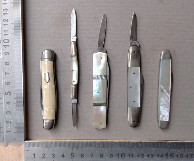5 antique pocket knives—see photos for dimensions and condition