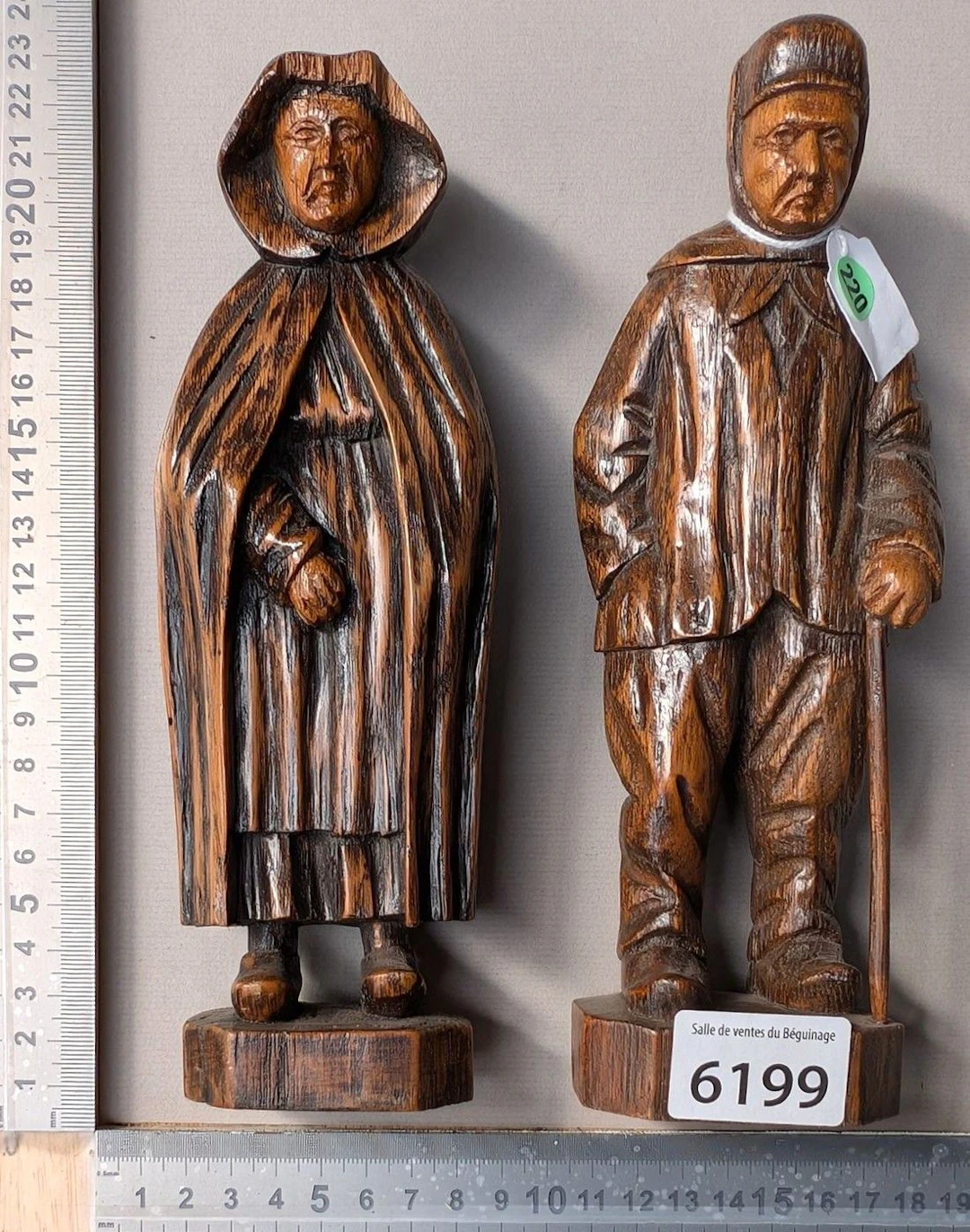 1 hand-carved wooden figure - See photos for dimensions and condition