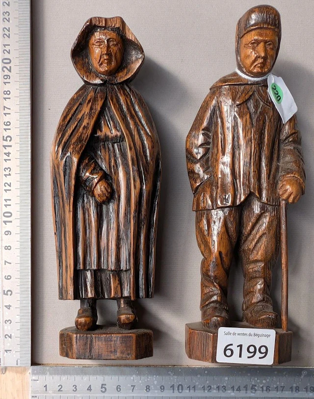 1 hand-carved wooden figure - See photos for dimensions and condition