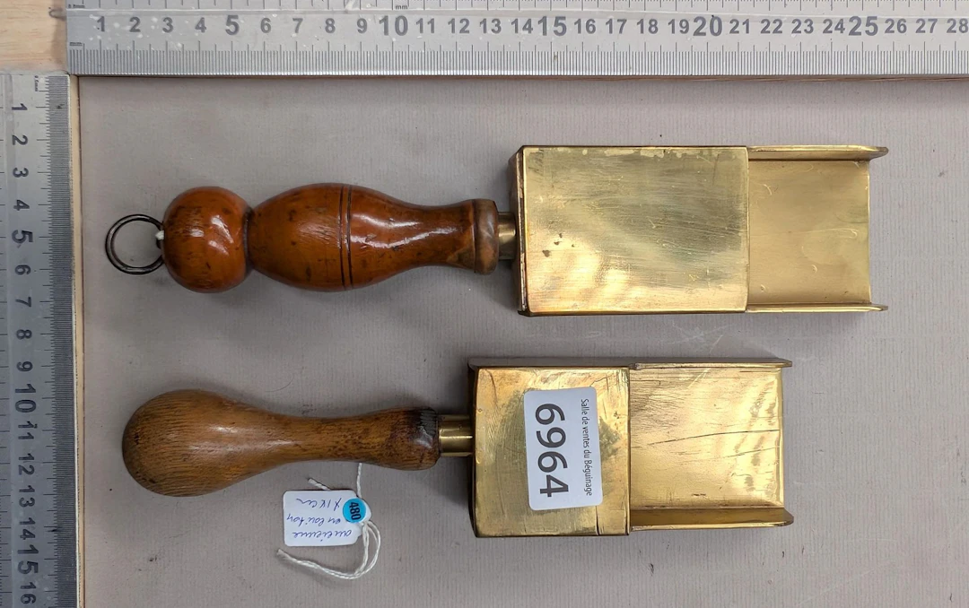 2 19th-century lead powder scoops—see photos for dimensions and condition
