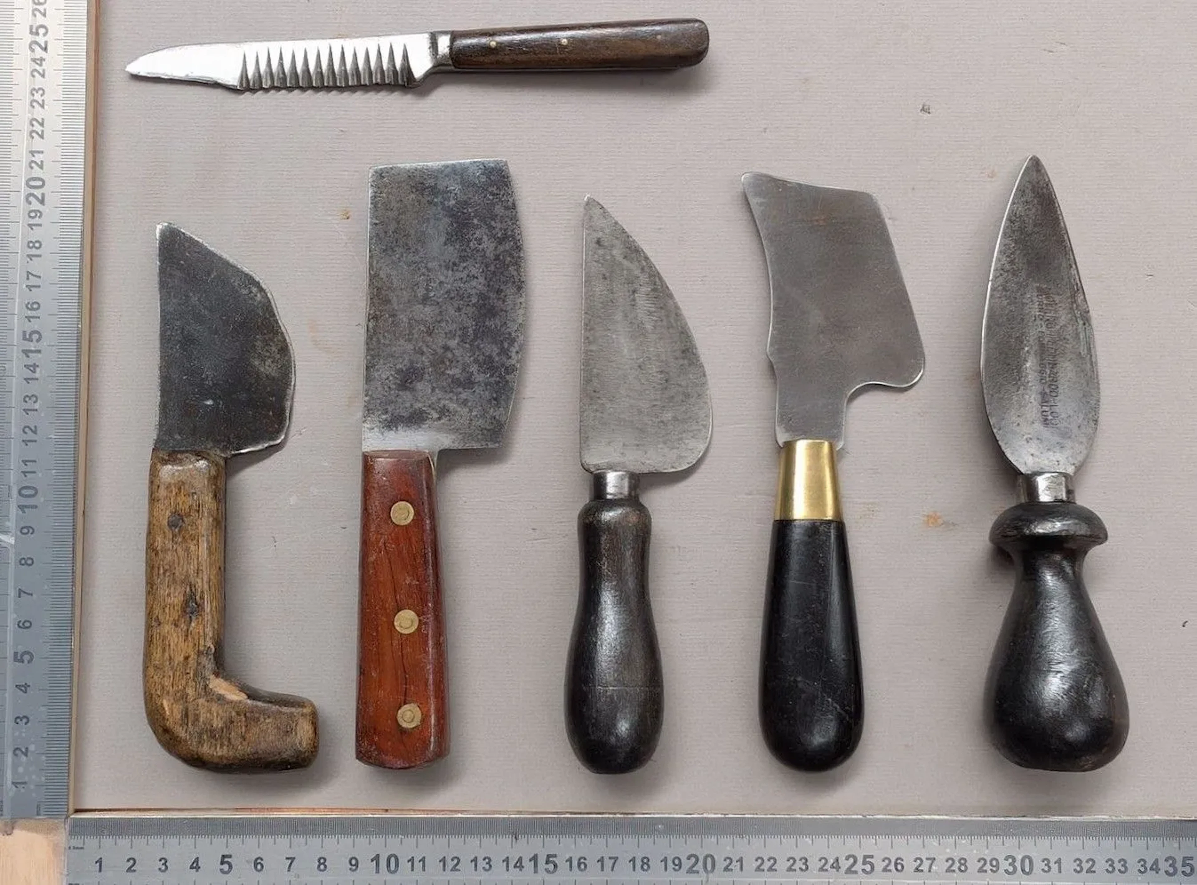 Set of antique knives or pocket knives—see photos for dimensions and condition