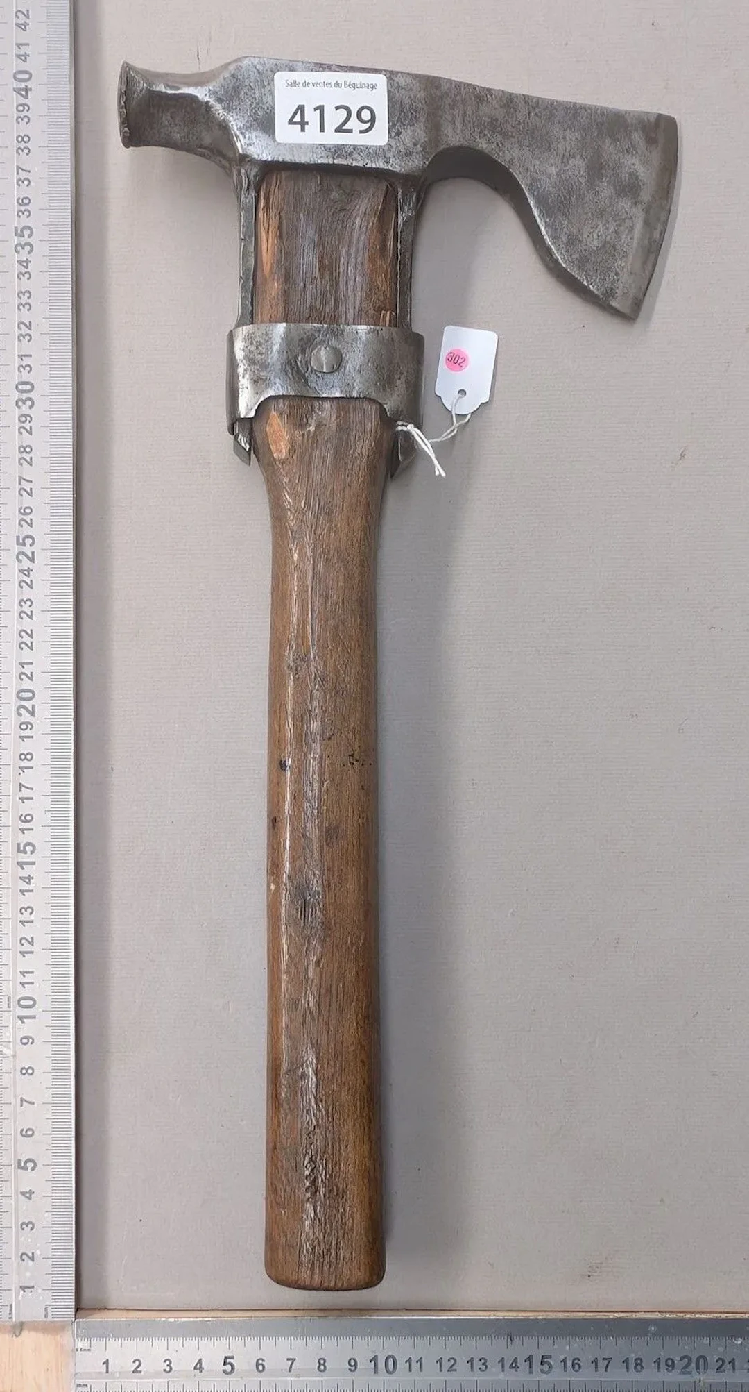 1 antique firefighter's hatchet—see photos for dimensions and condition