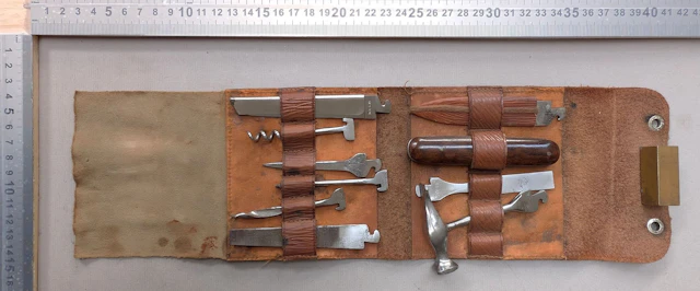 Beautiful, multifunctional tool bag—see photos for dimensions and condition