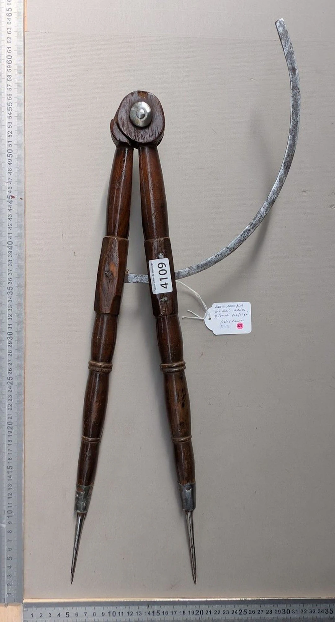 1 exceptional wooden compass with steel and lead, 17th–18th century—see