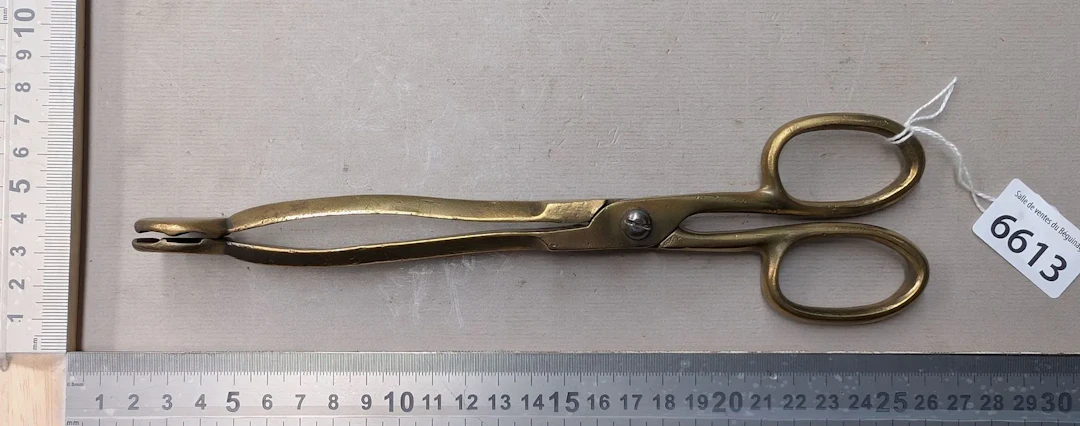 1 bronze fire tongs - See photos for dimensions and condition